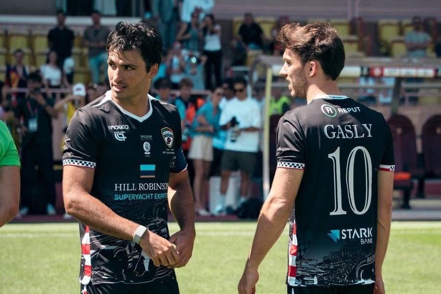 Gasly revela "idiotice" durante jogo com Ronaldinho Gaúcho