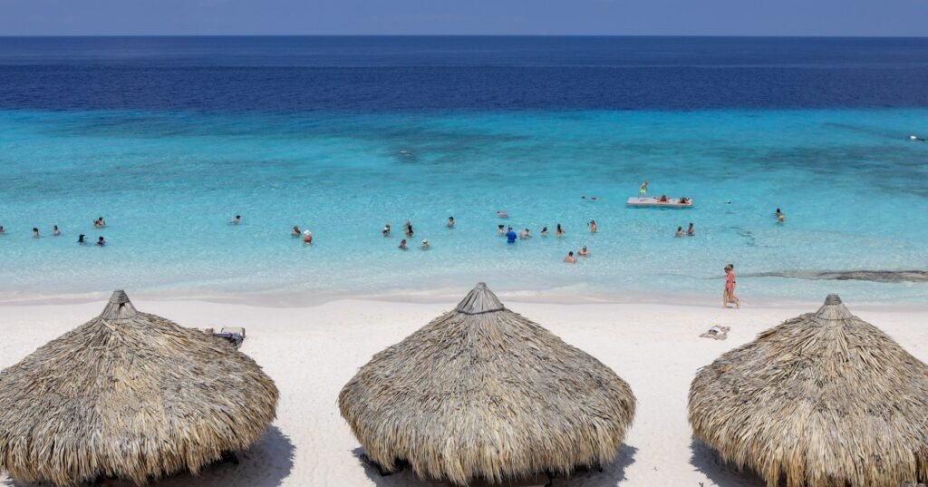 Azul retoma voos para Curaçao e Latam coloca operações extras para Santiago na alta temporada