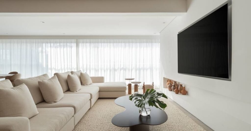 Elegância minimalista: apartamento tem nicho cristaleira e aparador de quartzito