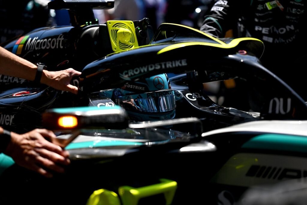 Mercedes assume culpa por punições de Russell: "Erro nosso"