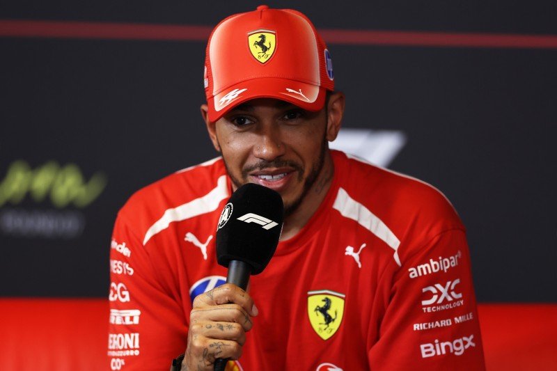 "Sempre terei um carinho especial pela McLaren", diz Hamilton