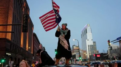 Tiroteio em Minneapolis atrapalha a política da Segunda Emenda para Trump