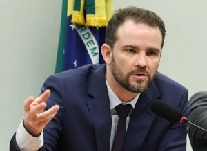 Durigan diz ser radicalmente contra indenização a empresas por fim da escala 6×1