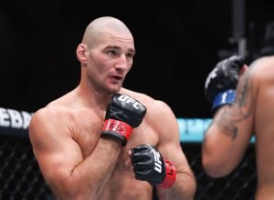 Os lutadores do UFC Sean Strickland e Bryce Mitchell batem na luta na Casa Branca