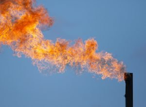 OPEP+ aprova novo aumento na produção de petróleo em meio à crise no Oriente Médio