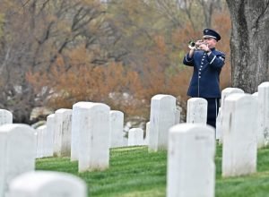 DVIDS - Imagens - CSAF Wilsbach atende Brig. Enterro do general Anderson [Image 12 of 19]