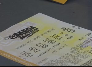 Arranhador de loteria de US$ 2,5 milhões encontrado em posto de gasolina em Warner Robins, anuncia loteria