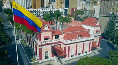 Erro de comunicação resulta em disparos perto de palácio presidencial em Caracas