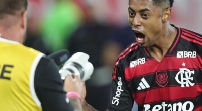 Fla vence, aproveita derrota do Palmeiras e volta a igualar rival