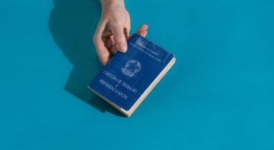 Brasil eliminou 322 mil vagas de liderança desde 2020 - 15/02/2026 - Economia