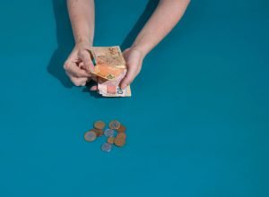 Datafolha: 45% dos brasileiros buscam renda alternativa - 26/04/2026 - Economia