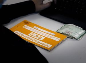 INSS: salário-maternidade dobra após STF derrubar carência - 10/05/2026 - Economia