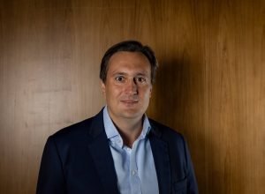 50% dos investidores do BR estão no 'tigrinho' do mercado - 28/03/2026 - Painel S.A.