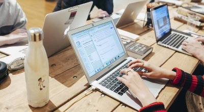 Wikipédia, 25, celebra acordos com empresas de IA - 15/01/2026 - Tec