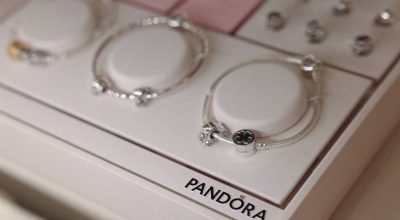 Pandora trocará joias de prata por platina - 05/02/2026 - Economia