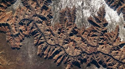 Um grande desfiladeiro coberto de neve - NASA Science