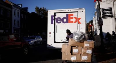 Tarifas de Trump: FedEx processa para obter reembolso - 24/02/2026 - Economia