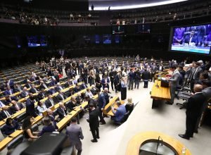Taxa das blusinhas: isenção é eleitoreira, dizem deputados - 12/05/2026 - Economia