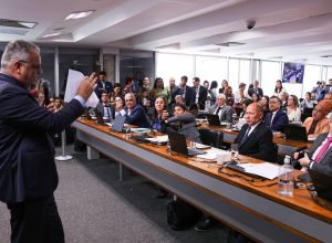 O circo da CPMI do INSS não deu em nada - 31/03/2026 - Rômulo Saraiva