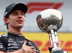 Antonelli visita rancho de Rossi com estrelas da MotoGP