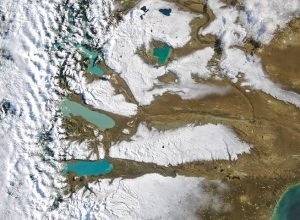 Neve na sombra dos Andes