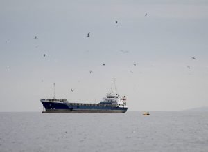 Petróleo deve subir com fracasso do acordo entre EUA e Irã - 12/04/2026 - Economia