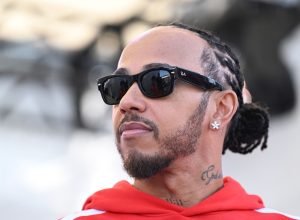 Hamilton vai a festival de música ao lado de Kardashian