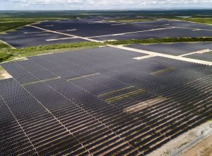 Atlas: Brasil precisa instalar baterias com placas solares - 03/05/2026 - Economia