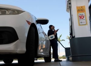Guerra no Irã: motoristas dos EUA compram menos gasolina - 26/04/2026 - Economia