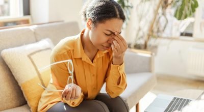 Alterações hormonais podem afetar a visão das mulheres ao longo da vida