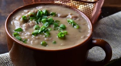 Esfriou aí? Veja 5 sabores de caldos para esquentar toda a família