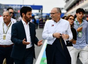 Debate sobre motores expõe batalha pelo controle da F1