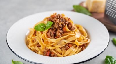 Macarrão cremoso de forno é conforto perfeito para dias gelados