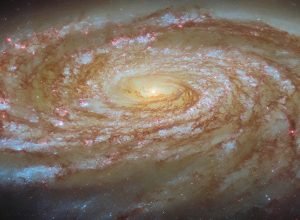 Hubble captura M88 em viagem ao centro do aglomerado de Virgem