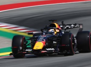Verstappen comemora P5 no grid de Barcelona