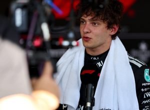 "Agressivo até demais", diz Antonelli sobre pilotagem em GP