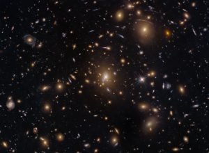 Hubble vê enxame de galáxias