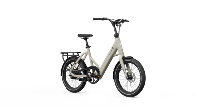 A e-bike compacta da Tenways gira e dobra para ficar plana