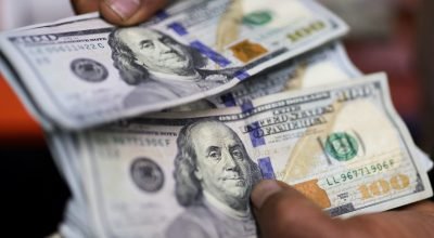 Dólar abre sob impacto da guerra no Oriente Médio e escalada de tensão no Estreito de Ormuz