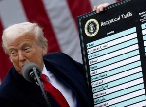 Justiça dos EUA retoma tarifaço global de 10% de Trump