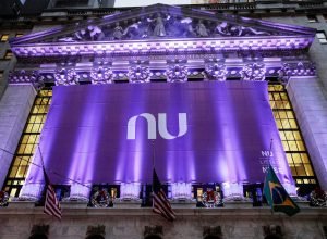 Nubank diz que 'desenvolvedor acionou por engano' comando que enviou mensagem sobre liquidação extrajudicial