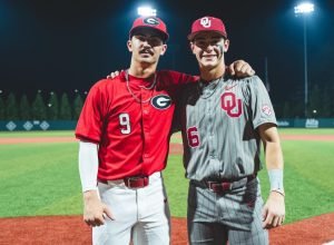 Os irmãos Kolby e Kyle Branch fecham o círculo, momento familiar com Georgia enfrentando Oklahoma no MCWS