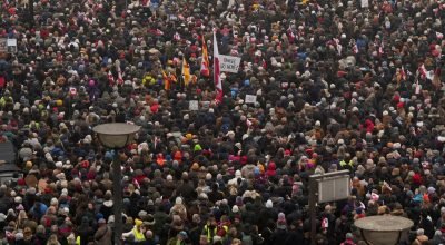 UE avalia retaliação de € 93 bilhões em tarifas contra os EUA após ameaça de Trump à Groenlândia