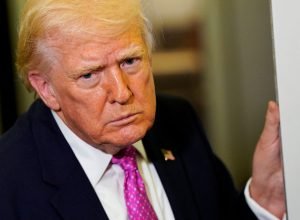 Trump anuncia tarifas de 100% sobre medicamentos importados