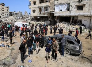 Ataque aéreo israelense mata pelo menos 10 pessoas perto de escola em Gaza