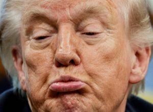 Trump ataca democratas e volta a questionar resultado da eleição presidencial de 2020