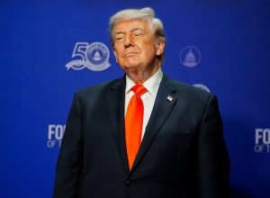 Corte de Comércio dos EUA diz que tarifas globais de 10% de Trump são ilegais