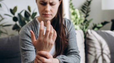 Artrite reumatoide não impede gravidez, mas exige planejamento