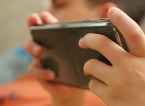 ECA Digital: o que muda nas redes e quais os efeitos na saúde de jovens