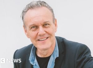 Anthony Head, estrela de Buffy e Ted Lasso, morre aos 72 anos